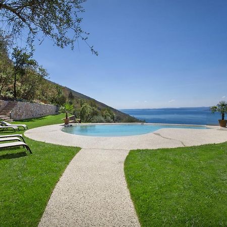 קסטלטו די ברנזונה Villa Divina - Apt Icona Con Piscina E Vista Lago מראה חיצוני תמונה