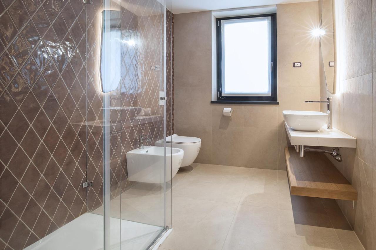 קסטלטו די ברנזונה Villa Divina - Apt Icona Con Piscina E Vista Lago מראה חיצוני תמונה