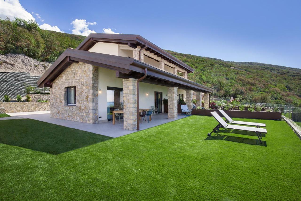 קסטלטו די ברנזונה Villa Divina - Apt Icona Con Piscina E Vista Lago מראה חיצוני תמונה