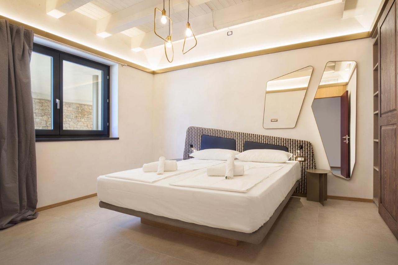 קסטלטו די ברנזונה Villa Divina - Apt Icona Con Piscina E Vista Lago מראה חיצוני תמונה