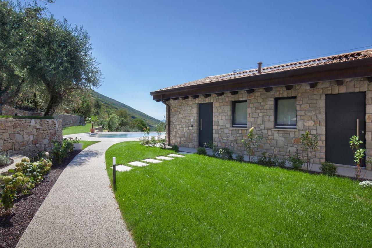 קסטלטו די ברנזונה Villa Divina - Apt Icona Con Piscina E Vista Lago מראה חיצוני תמונה