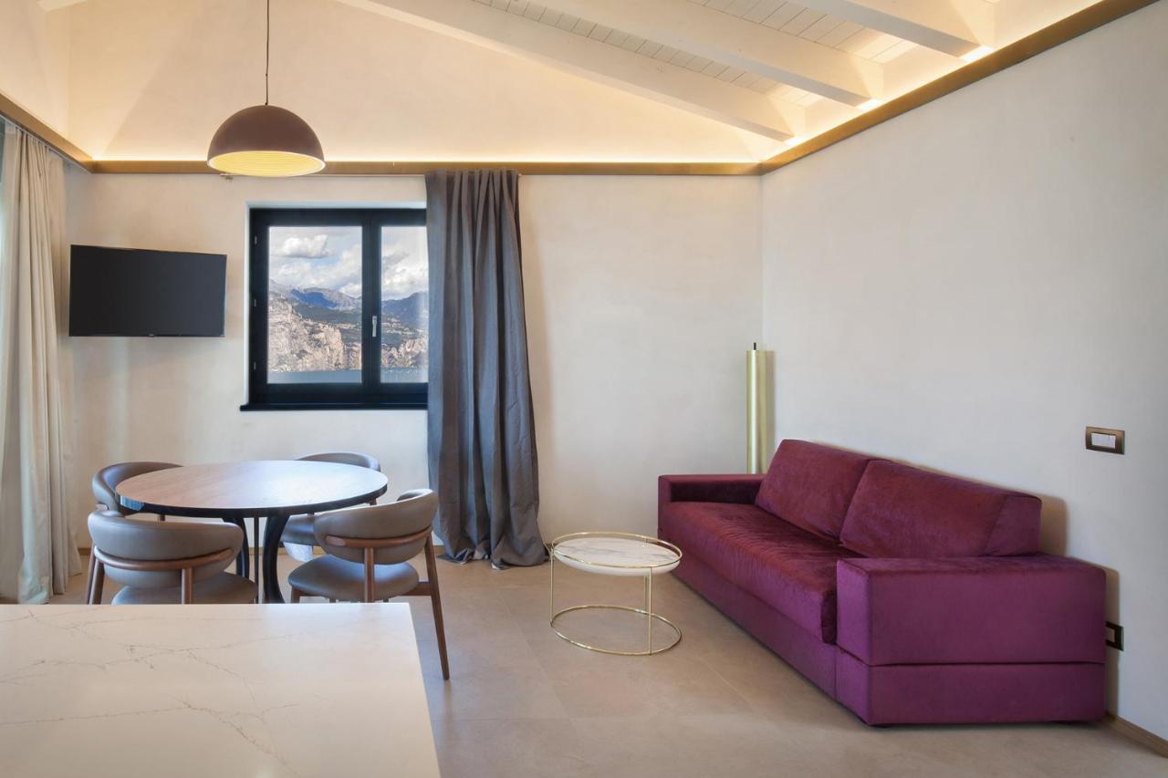 קסטלטו די ברנזונה Villa Divina - Apt Icona Con Piscina E Vista Lago מראה חיצוני תמונה